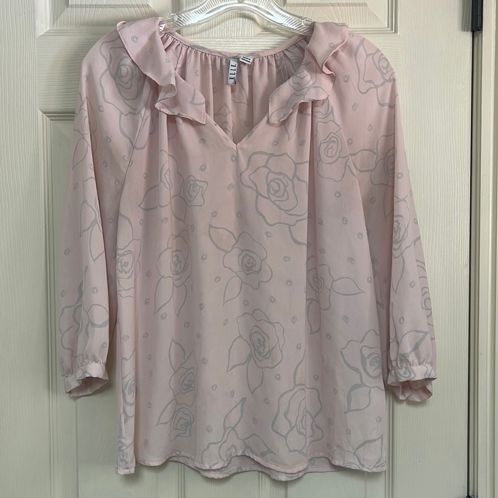 ELLE size XS blouse. 100% polyester. Sheer material. Great condition